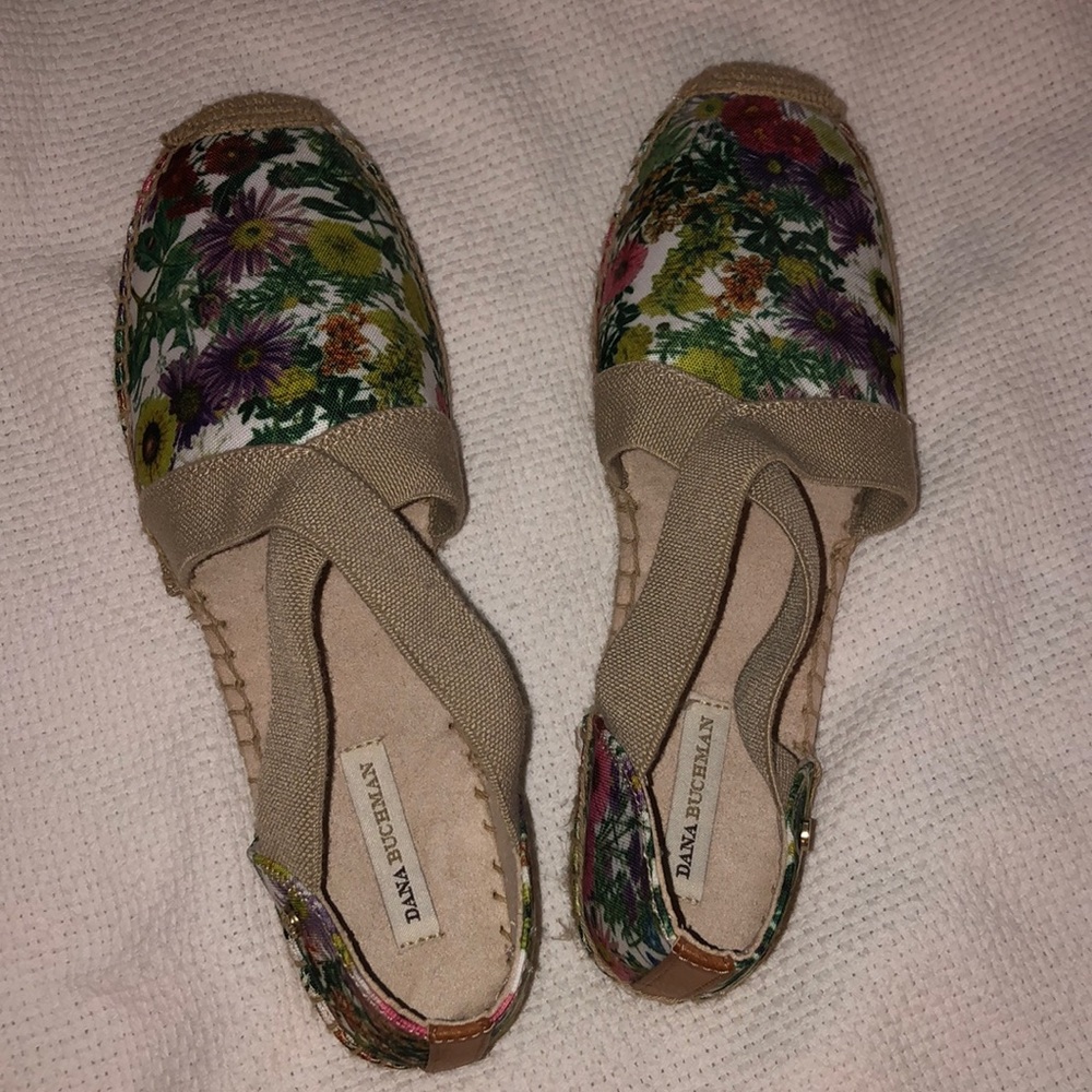 NWOT Dana Buchman espadrilles